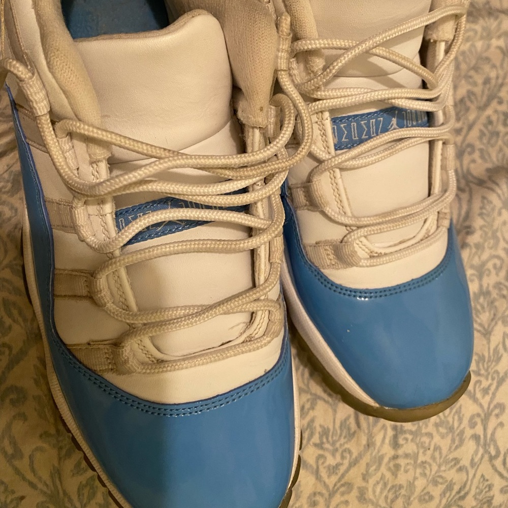 Boys and women Jordan 11 unc size 7y. Offers?